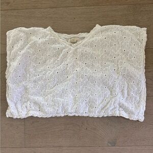 Peek Girls eyelet shirt size small (4/5)
White